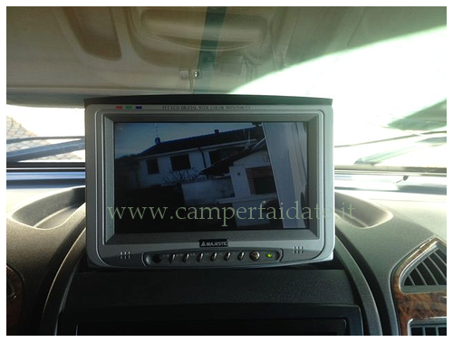 telecamera-nello-specchietto-3-camperfaidate.it